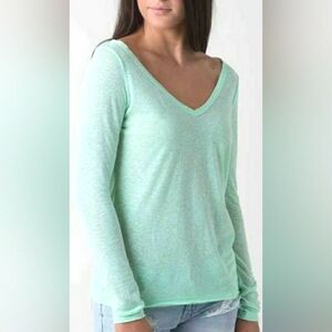 ♦️BKE V-neck L/S Lightweight Nubby Top♦️